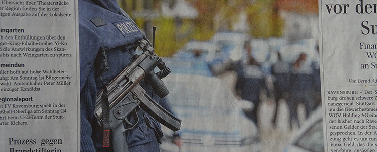 Wird die Polizei mit Schnellschuss-Feuerwaffen zur Privatarmee unkontrollierter Willkürjuristen?