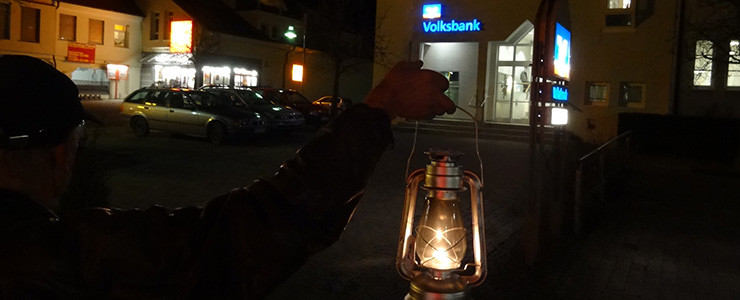 Lampe vor der Volksbank Altshausen