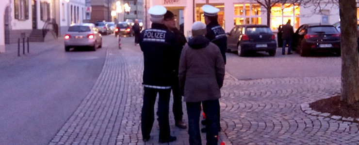 Polizei vor Volksbank Altshausen