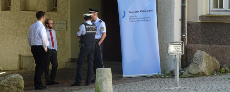 Polizei vor Vinzenz von Paul Hospital in Rottweil