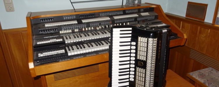 Orgel und Akkordeon