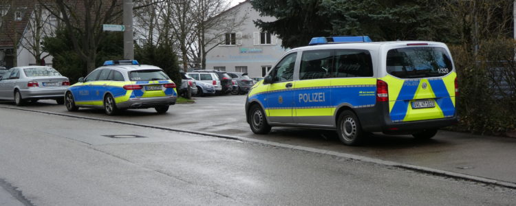 Polizeipräsenz auf dem ganzen Gelände um die Alte Kelter. Angst vor wem?